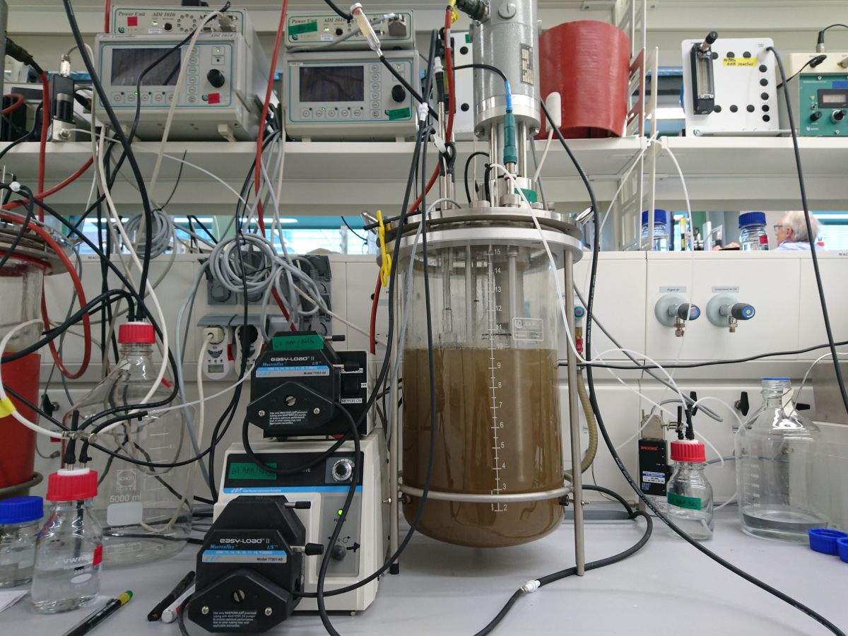 Chemostat (© Max-Planck-Institut für Marine Mikrobiologie, B. Kartal) Chemostat (© Max-Planck-Institut für Marine Mikrobiologie, B. Kartal)