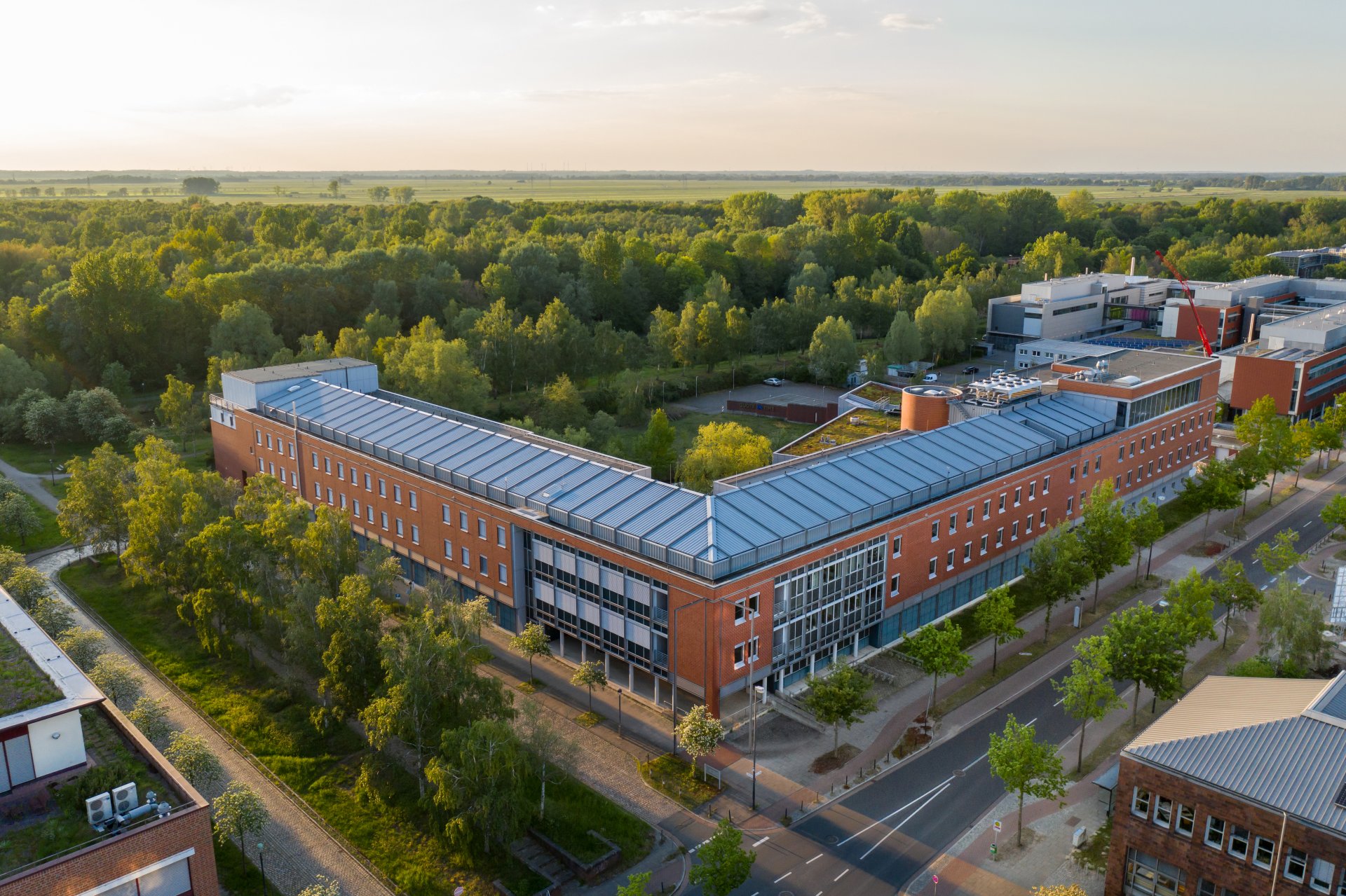 Max-Planck-Institut für Marine Mikrobiologie Bremen, Außenansicht des Instituts (© Max-Planck-Institut für Marine Mikrobiologie, Foto: T. Mittmann)