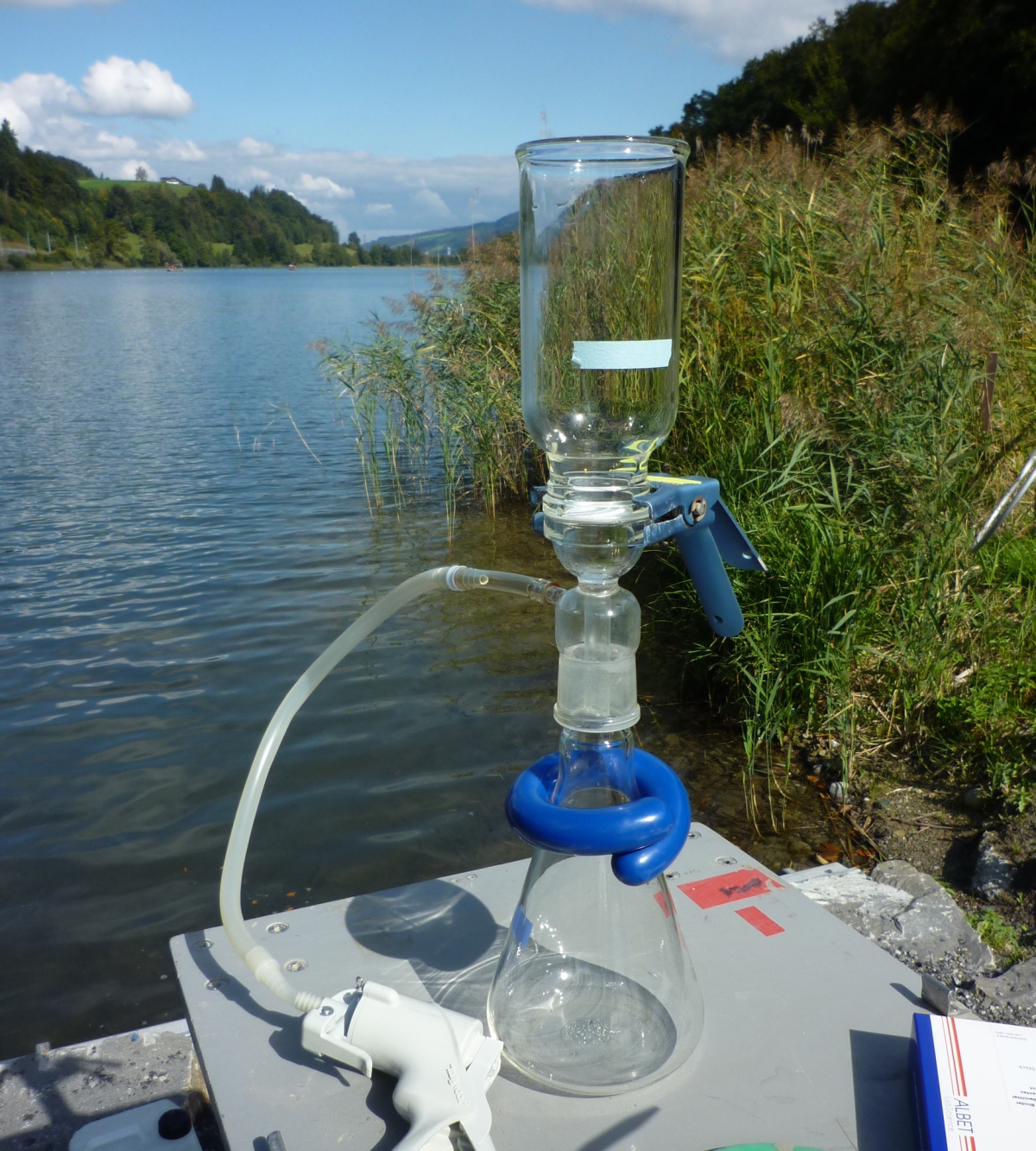 Sampling at Rotsee. (Source: Eawag)