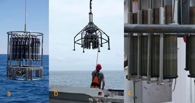 Probenahme im Atacama-Graben mit (a) einer CTD Rosette für Wasserproben aus verschiedenen Tiefen, (b) und (c) einem Multicorer für Sedimentproben. Deutlich erkennbar ist die Schichtung in den Kernen bei (b) und (c). Probenahme im Atacama-Graben mit (a) einer CTD Rosette für Wasserproben aus verschiedenen Tiefen, (b) und (c) einem Multicorer für Sedimentproben. Deutlich erkennbar ist die Schichtung in den Kernen bei (b) und (c).