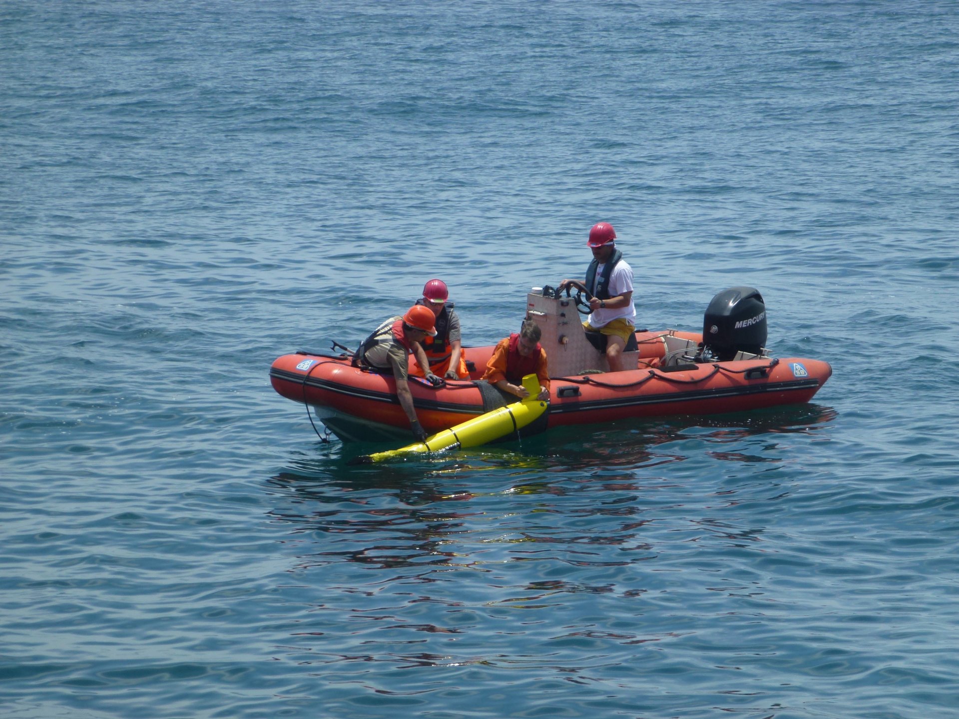 Launch of a glider off the coast of Peru. (Photo: Anna Reichel, GEOMAR) 