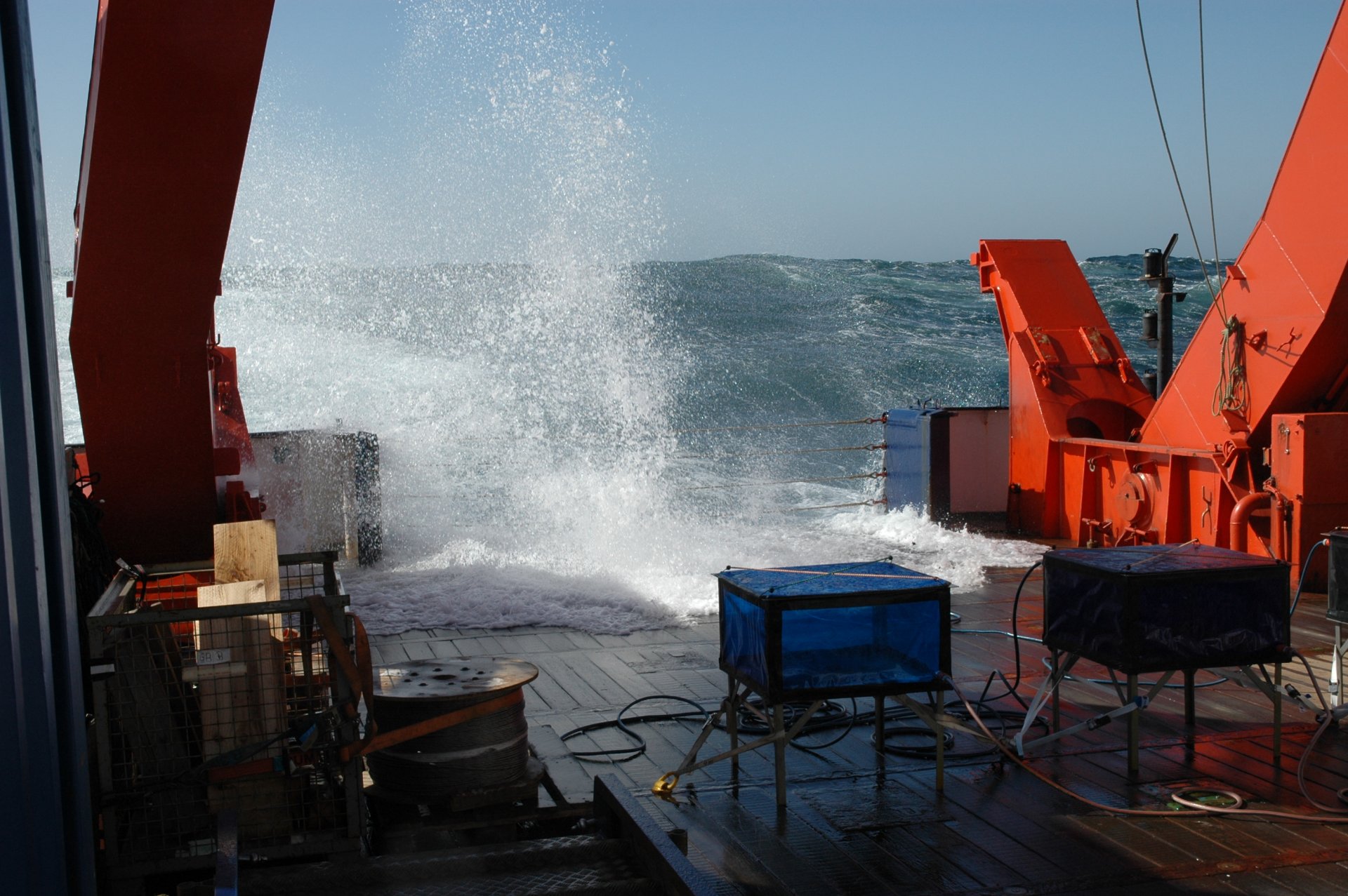 On-deck incubators on the aft deck to simulate in-situ light conditions