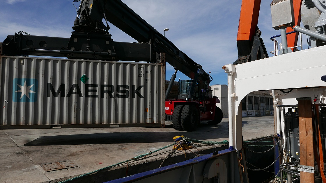 Der Container wird schließlich abgeholt und nach Bremen geschickt. Der Container wird schließlich abgeholt und nach Bremen geschickt.
