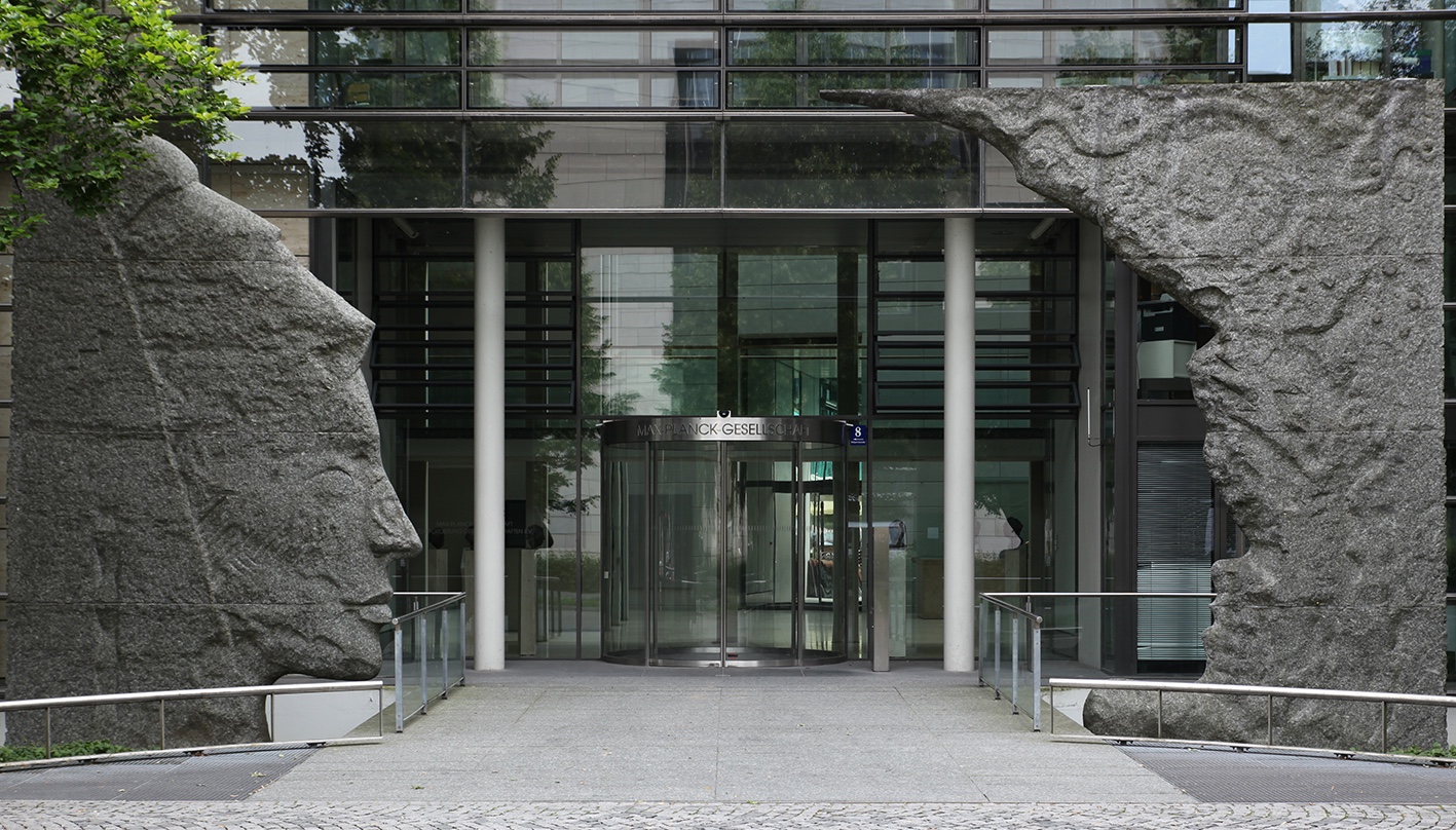 Eingang der Max-Planck-Gesellschaft in München.