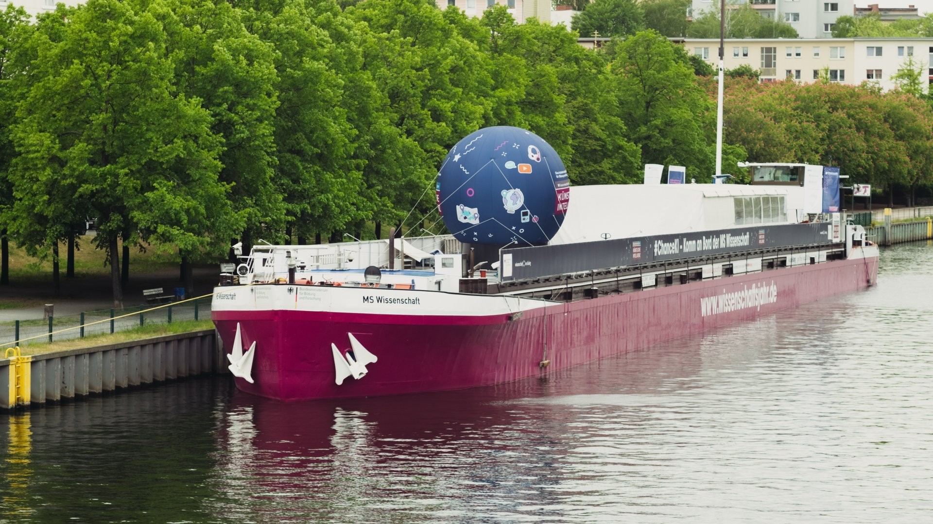27 Städte besucht das Ausstellungsschiff MS Wissenschaft 2019 in Deutschland, anschließend geht die Reise weiter bis nach Wien. 