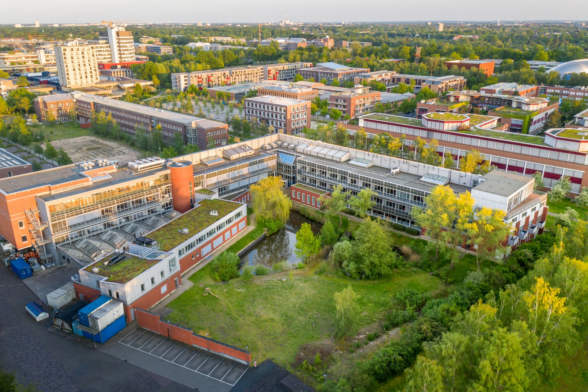 Max-Planck-Institut für Marine Mikrobiologie Bremen, Außenansicht des Instituts (© Max-Planck-Institut für Marine Mikrobiologie, Foto: T. Mittmann)