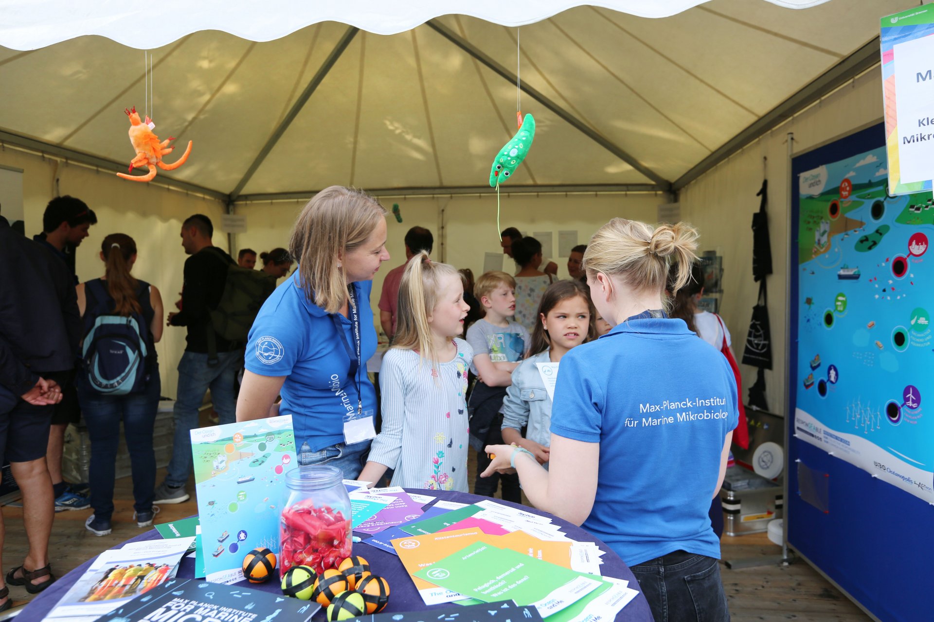 Bei unserem Spiel "Der Ozean und Ich" wurden knifflige Fragen beantwortet und tolle Preisen gewonnen.  ©Max-Planck-Institut für Marine Mikrobiologie, Bremen