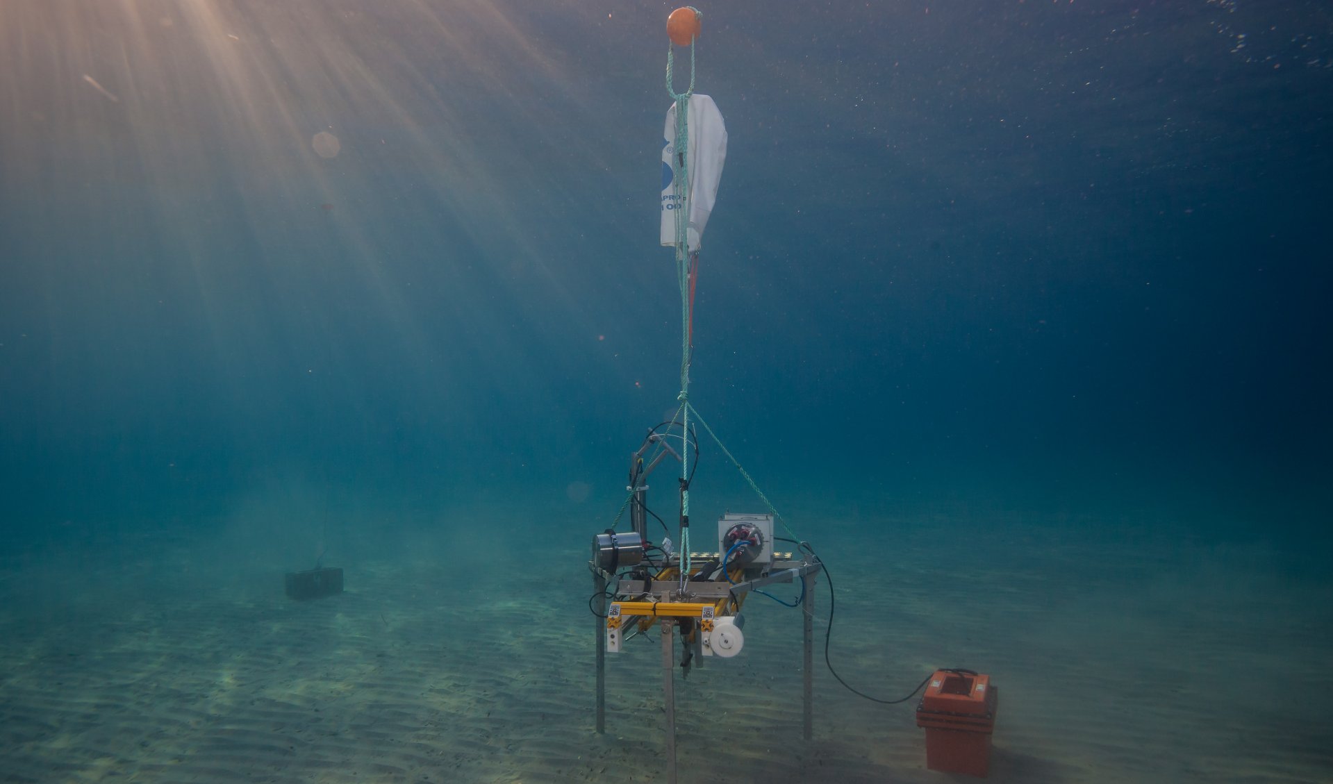 Lance-A-Lot im Einsatz am Meeresboden (© HYDRA - Institut für Meereswissenschaften / Boris Unger)