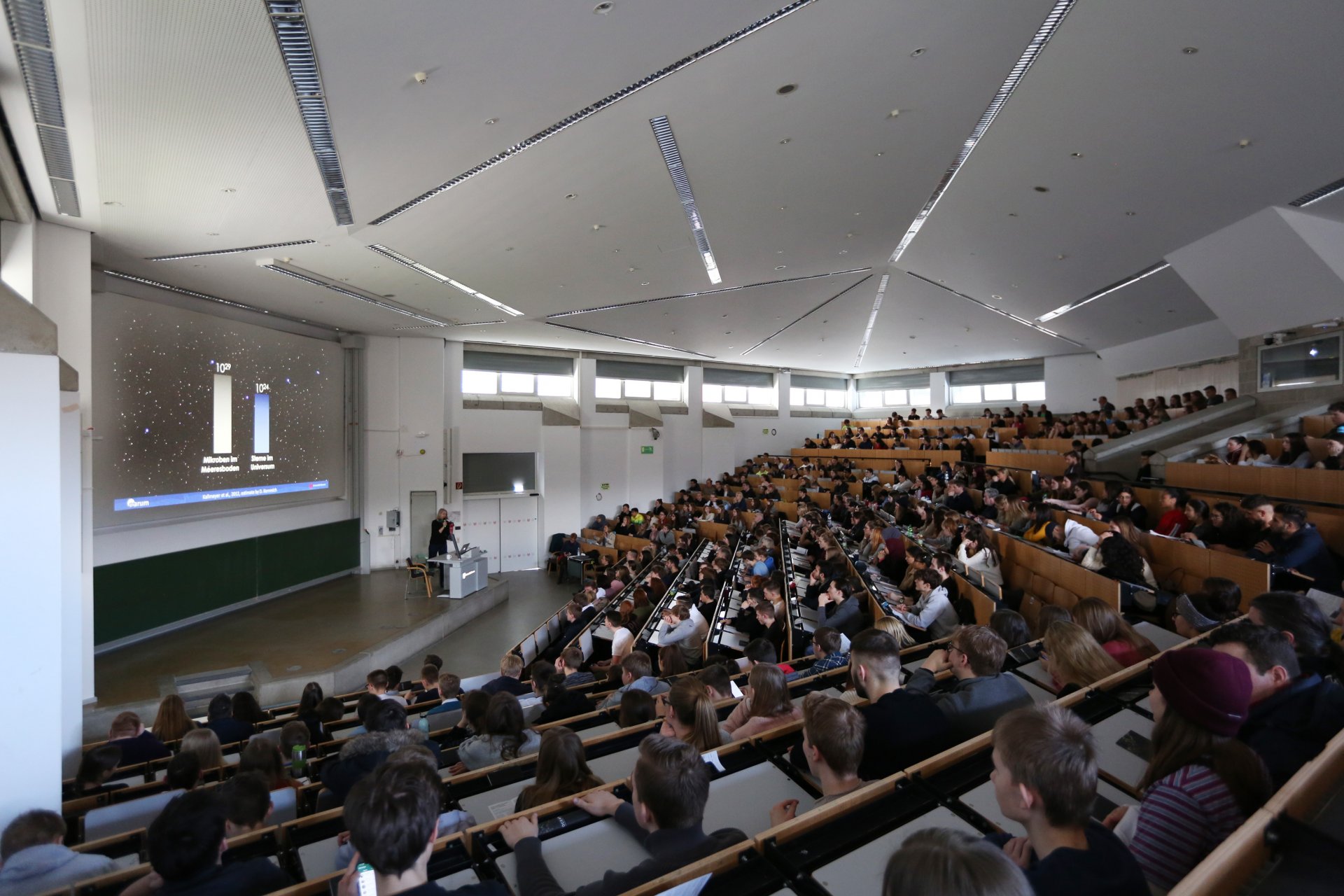 Dr. Florence Schubotz am Ocean Day 2020 (© Max-Planck-Institut für Marine Mikrobiologie/A. Esken)