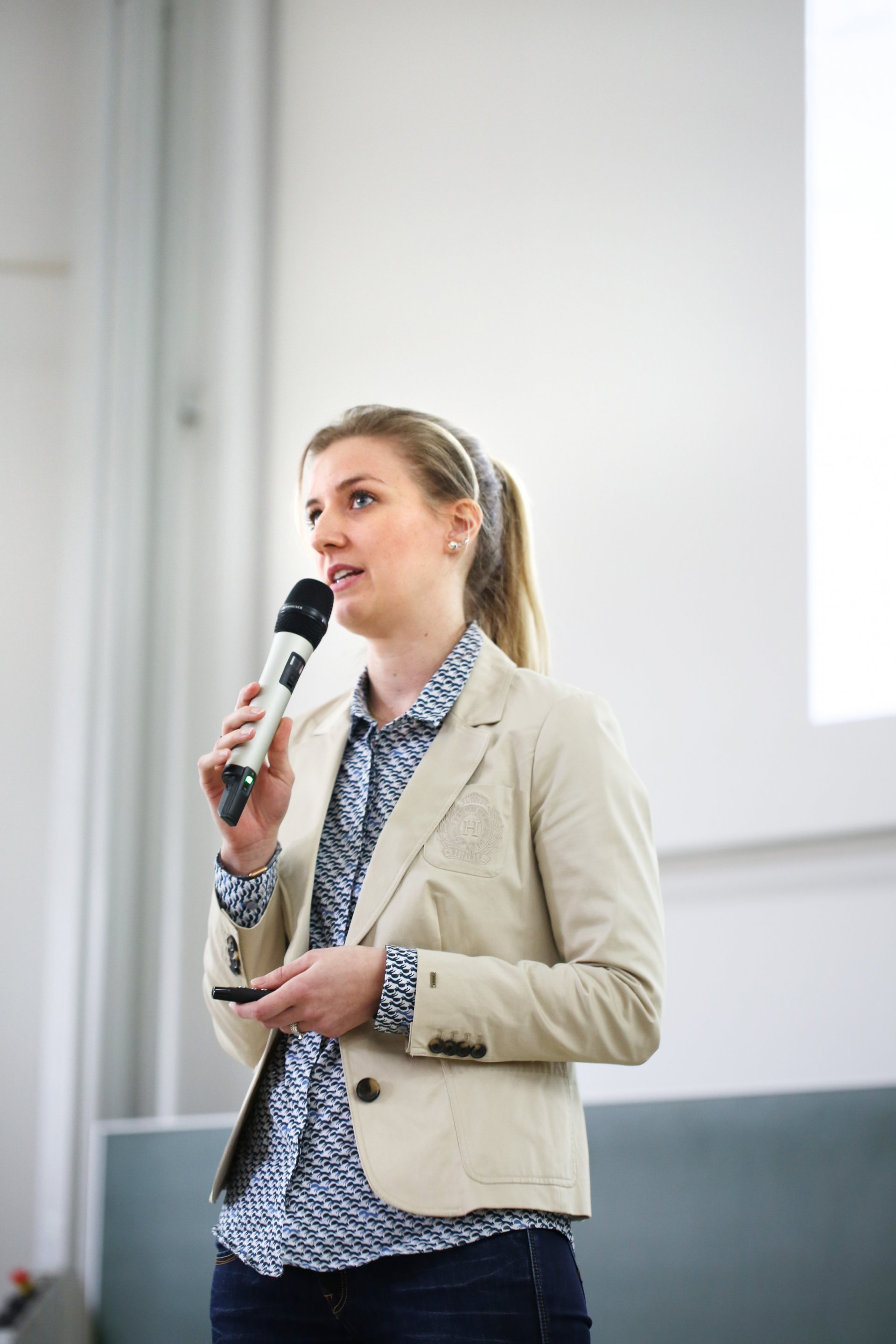 Carolin Müller am Ocean Day 2020 (© Max-Planck-Institut für Marine Mikrobiologie/A. Esken)