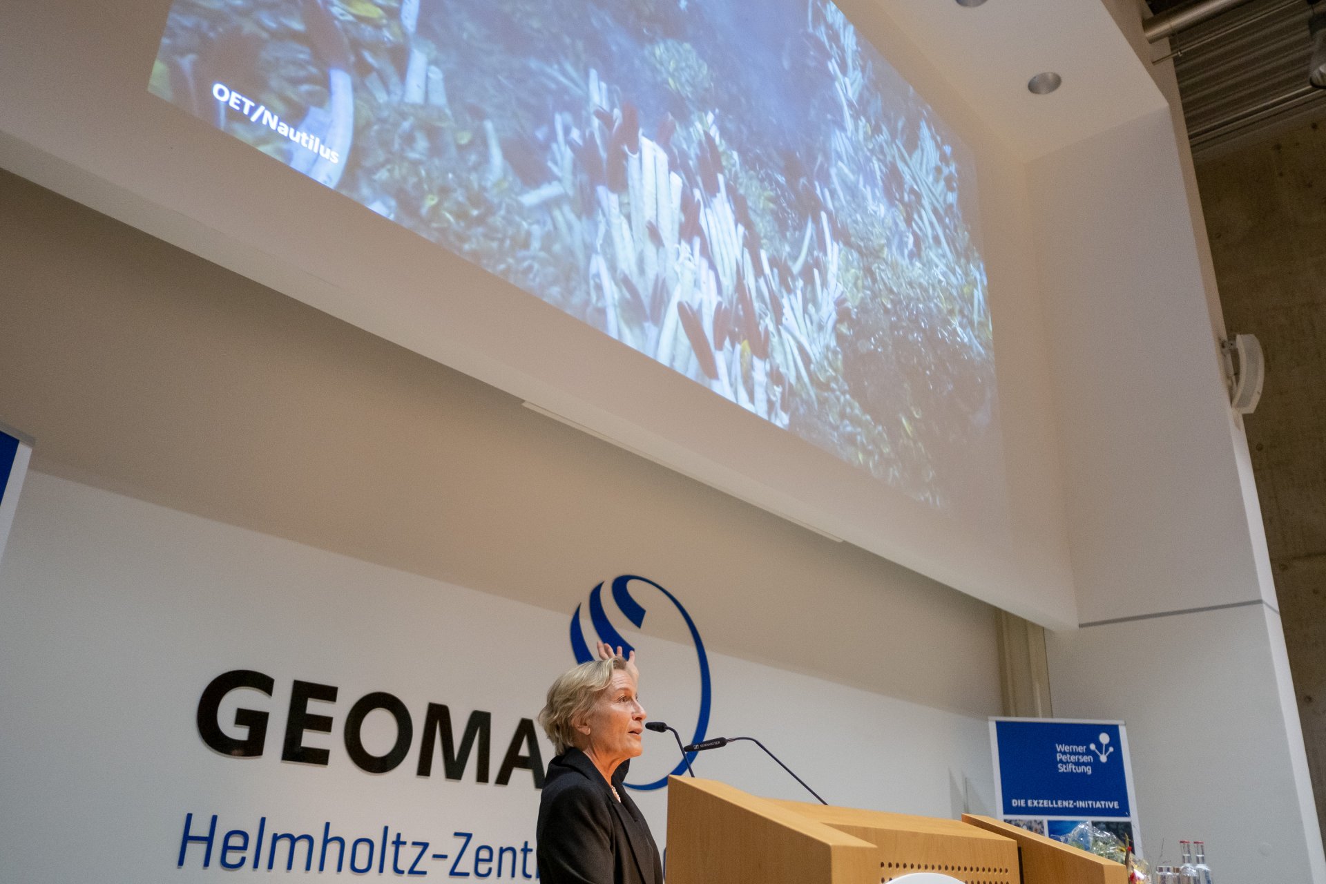 Nicole Dubilier during her keynote speech. (Jan Steffen /GEOMAR)