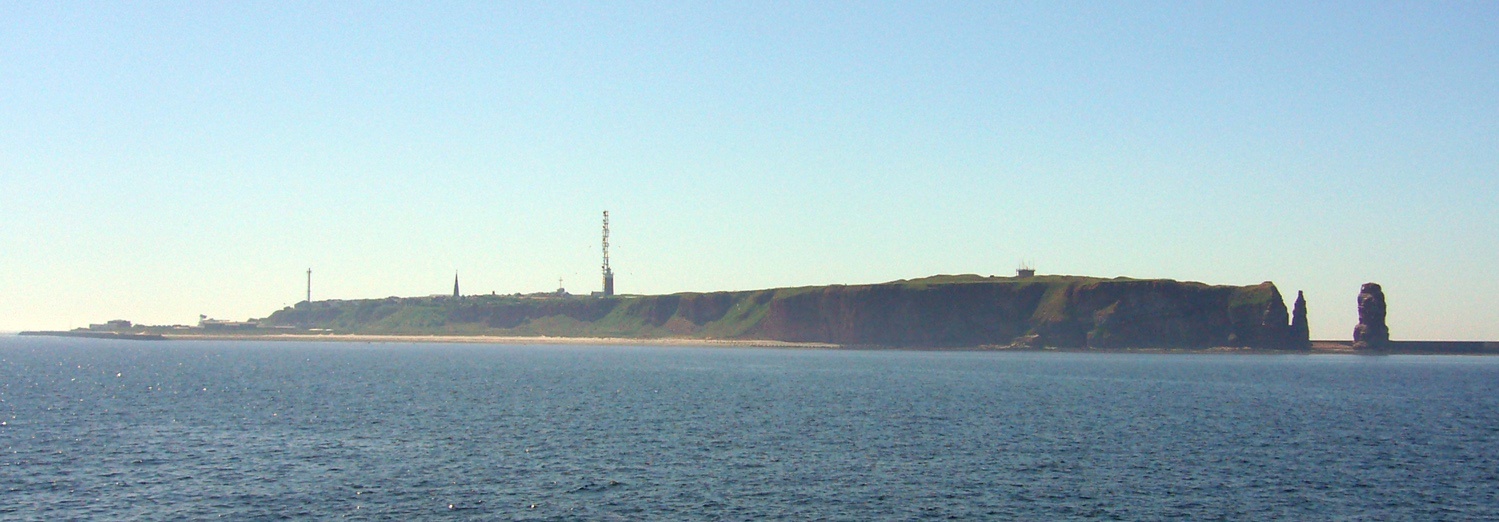 Die Insel Helgoland in der Deutschen Bucht war der Ausgangspunkt der Probenahmekampagnen zur Untersuchung von Algen- und Bakterienblüten in der Nordsee. © CC-BY-2.0 / Dirk Vorderstraße