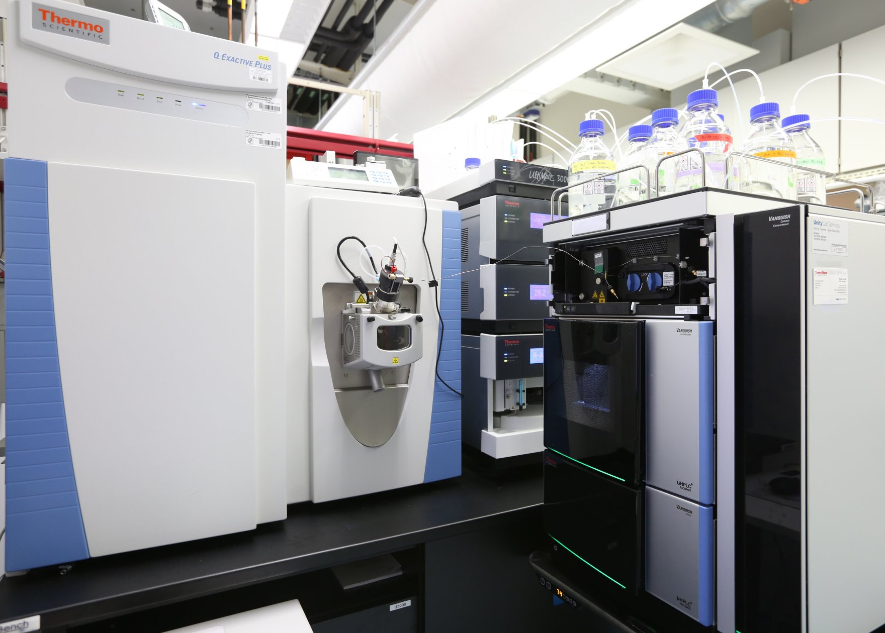 Hochleistungsflüssig-Chromatograph mit Massenspektrometer (© Max-Planck-Institut für Marine Mikrobiologie/ K. Matthes)