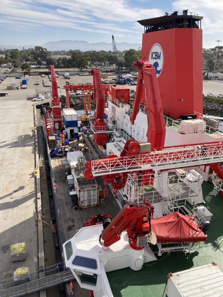 The scientific equipment delivered in 16 containers to RV SONNE in Port Hueneme, California, has been placed onto the working deck
